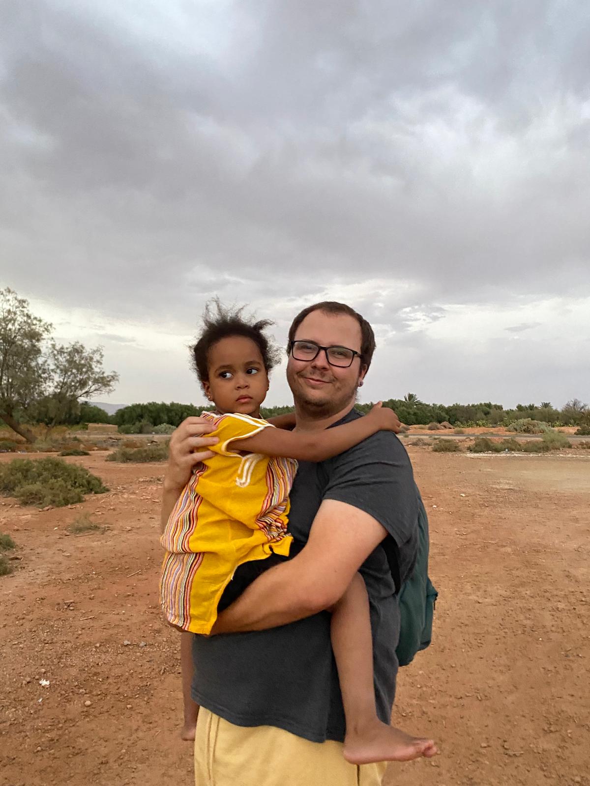 Niños felices en Timzoughine
